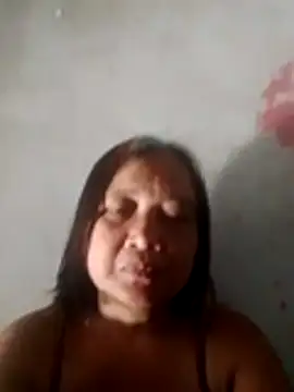jeanyummytits online show from May 17, 2026, 11:27 pm