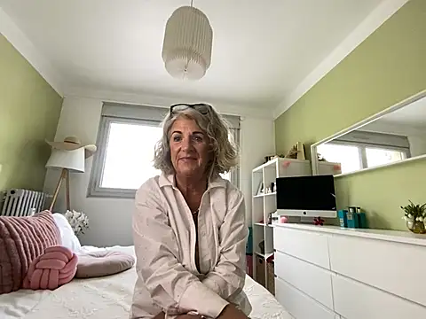 Snapshot of NaughtyMonicaUK chatting on April 13, 2026, 8:18 am NaughtyMonicaUK online show from April 13, 2026, 8:18 am