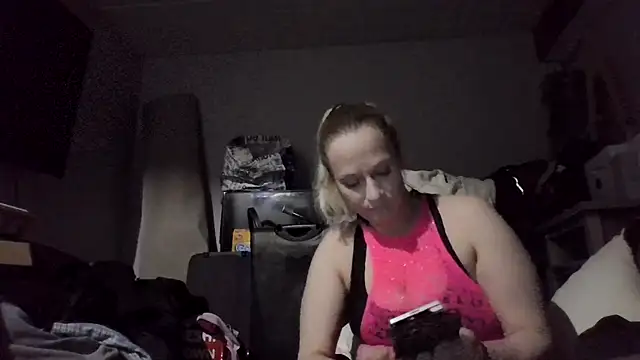 Princess42086 online show from April 16, 2026, 5:08 am