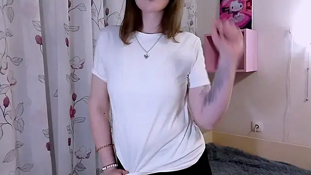 DivinePolly online show from April 12, 2026, 7:50 pm