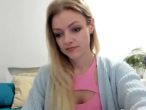 Snapshot of Severina7 chatting on May 18, 2026, 8:02 pm Severina7 online show from May 18, 2026, 8:02 pm