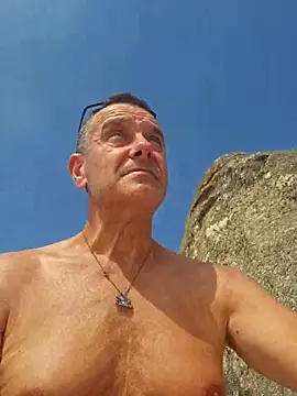 Snapshot of loulouferrari chatting on June 21, 2026, 3:40 pm loulouferrari online show from June 21, 2026, 3:40 pm