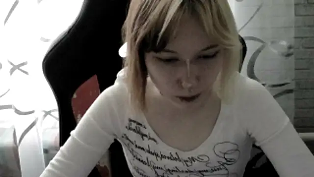Snapshot of Vi_Nika chatting on April 19, 2026, 1:12 pm Vi Nika online show from April 19, 2026, 1:12 pm