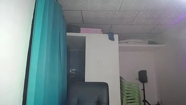 daira2006 online show from April 14, 2026, 4:28 am