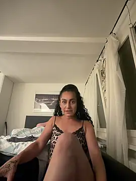 Snapshot of CurlyRouge chatting on June 2, 2026, 10:21 pm CurlyRouge online show from June 2, 2026, 10:21 pm