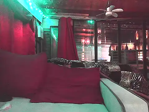 Snapshot of fapymasterUWU chatting on April 13, 2026, 3:10 am fapymasterUWU online show from April 13, 2026, 3:10 am