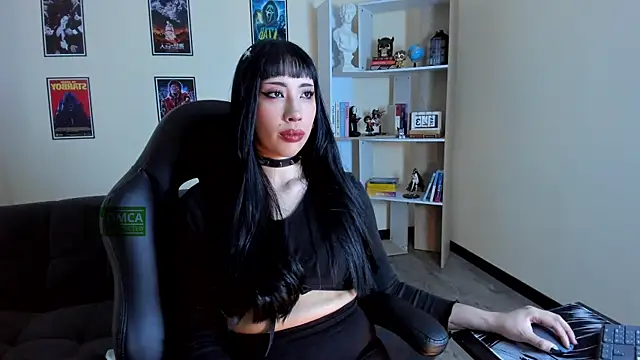Snapshot of Ravenelle_ chatting on May 16, 2026, 11:15 pm Ravenelle online show from May 16, 2026, 11:15 pm