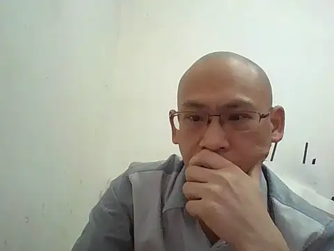 Snapshot of benly118 chatting on April 21, 2026, 1:42 am benly118 online show from April 21, 2026, 1:42 am