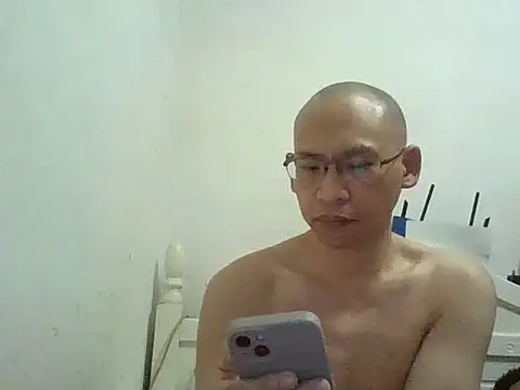 Snapshot of benly118 chatting on May 2, 2026, 12:21 pm benly118 online show from May 2, 2026, 12:21 pm