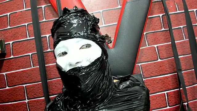 Snapshot of BDSM_FETISHESS chatting on April 29, 2026, 5:30 pm BDSM FETISHESS online show from April 29, 2026, 5:30 pm