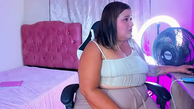 Snapshot of cellycanela_ chatting on May 23, 2026, 2:10 am cellycanela online show from May 23, 2026, 2:10 am