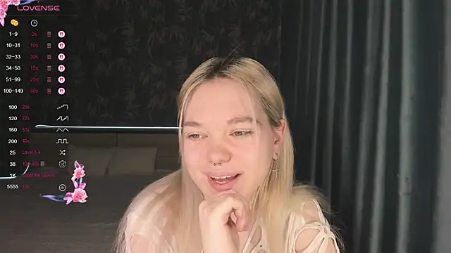 Anna Delon online show from April 25, 2026, 7:22 am