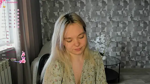 Anna Delon online show from April 23, 2026, 12:29 pm