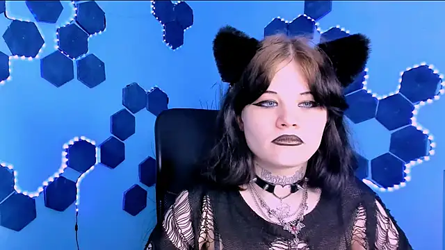nikki kiss  online show from May 8, 2026, 8:40 am