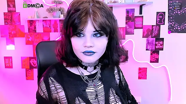 nikki kiss  online show from May 6, 2026, 8:40 am