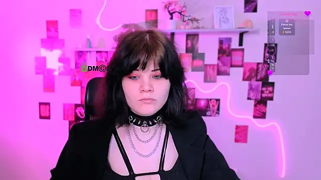 nikki kiss  online show from April 23, 2026, 8:43 am