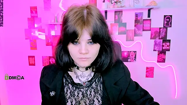 nikki kiss  online show from May 1, 2026, 8:52 am