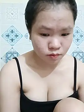 Snapshot of Seraphinahh chatting on May 27, 2026, 8:43 am Seraphinahh online show from May 27, 2026, 8:43 am
