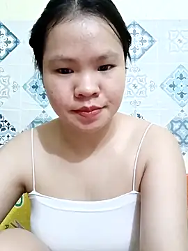 Snapshot of Seraphinahh chatting on May 9, 2026, 7:28 pm Seraphinahh online show from May 9, 2026, 7:28 pm