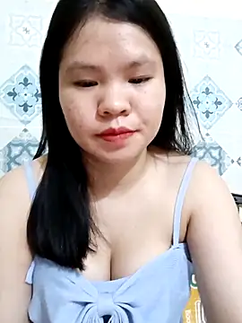 Snapshot of Seraphinahh chatting on May 10, 2026, 3:36 pm Seraphinahh online show from May 10, 2026, 3:36 pm