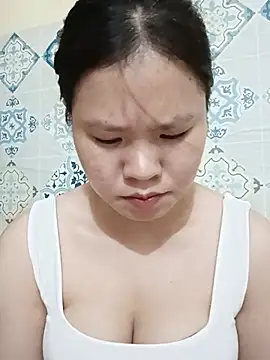 Snapshot of Seraphinahh chatting on July 5, 2026, 4:03 pm Seraphinahh online show from July 5, 2026, 4:03 pm