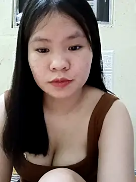 Snapshot of Seraphinahh chatting on May 1, 2026, 3:39 pm Seraphinahh online show from May 1, 2026, 3:39 pm
