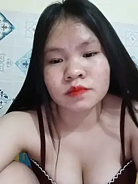 Snapshot of Seraphinahh chatting on May 17, 2026, 1:55 pm Seraphinahh online show from May 17, 2026, 1:55 pm