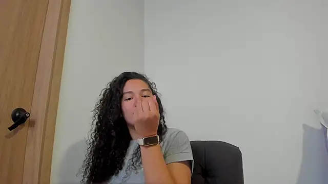 Snapshot of MiaRouseex chatting on May 15, 2026, 10:08 pm MiaRouseex online show from May 15, 2026, 10:08 pm