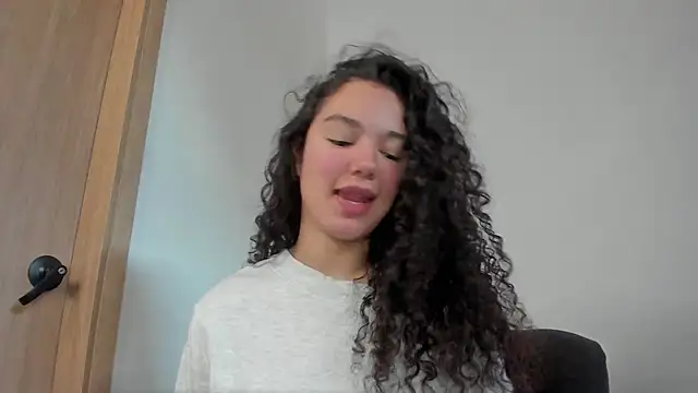 Snapshot of MiaRouseex chatting on May 14, 2026, 2:58 pm MiaRouseex online show from May 14, 2026, 2:58 pm