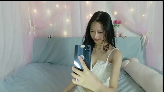 Snapshot of shy_pink_doll chatting on July 30, 2026, 3:33 pm shy pink doll online show from July 30, 2026, 3:33 pm