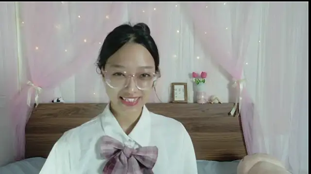 Snapshot of shy_pink_doll chatting on July 29, 2026, 3:44 pm shy pink doll online show from July 29, 2026, 3:44 pm