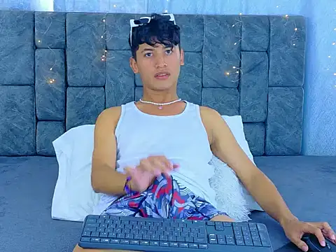 Snapshot of IhanKing chatting on May 10, 2026, 1:36 pm IhanKing online show from May 10, 2026, 1:36 pm