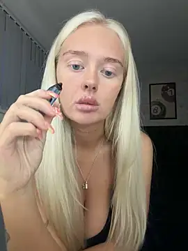 Snapshot of Vanillaheavennn chatting on June 3, 2026, 9:08 pm Vanillaheavennn online show from June 3, 2026, 9:08 pm