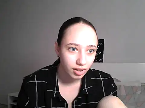 DarkMirel online show from May 7, 2026, 1:47 pm