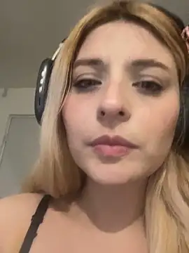 Bunnysweet95 online show from April 23, 2026, 3:13 am