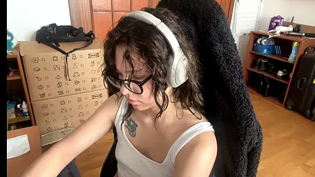 Snapshot of PillowPeachX chatting on June 3, 2026, 6:36 am PillowPeachX online show from June 3, 2026, 6:36 am