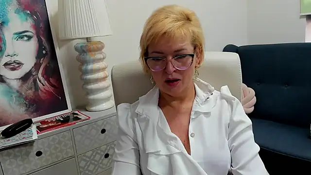 luna xfantasy online show from April 23, 2026, 6:42 am