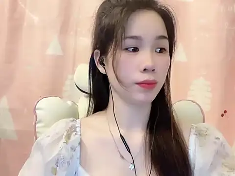 Luna3579 online show from May 6, 2026, 7:23 am