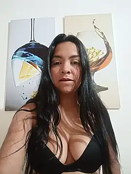 Snapshot of Silvana2927 chatting on June 7, 2026, 7:24 am Silvana2927 online show from June 7, 2026, 7:24 am
