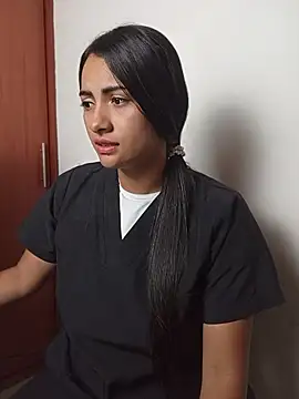Snapshot of DaniellaGiraldo chatting on May 13, 2026, 2:02 pm DaniellaGiraldo online show from May 13, 2026, 2:02 pm