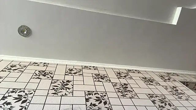 wildnikaanyx online show from April 14, 2026, 7:35 am