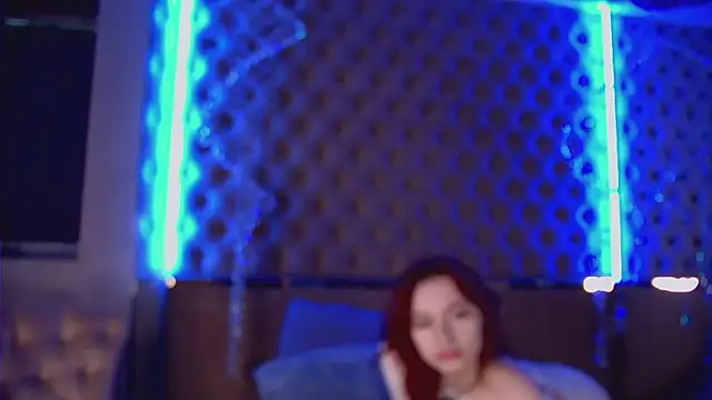 Snapshot of -RoxyDoll- chatting on June 19, 2026, 6:30 am -RoxyDoll- online show from June 19, 2026, 6:30 am