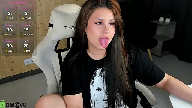 nicolewoss online show from July 2, 2026, 3:07 am