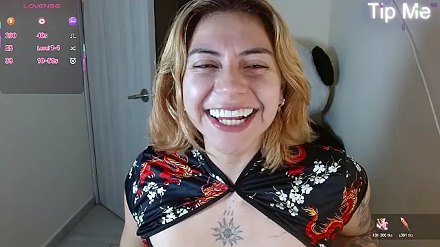 Snapshot of aprildumont chatting on June 3, 2026, 9:54 am aprildumont online show from June 3, 2026, 9:54 am