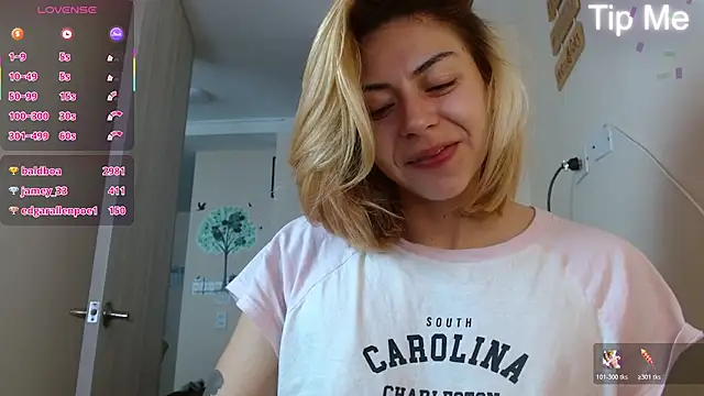 aprildumont online show from July 4, 2026, 12:32 pm