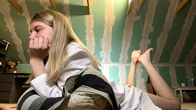 Snapshot of Skinny_girl_ chatting on May 9, 2026, 6:11 pm Skinny girl online show from May 9, 2026, 6:11 pm