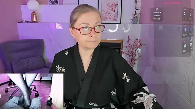 Snapshot of Alexandra_Kind chatting on June 23, 2026, 1:53 pm Alexandra Kind online show from June 23, 2026, 1:53 pm