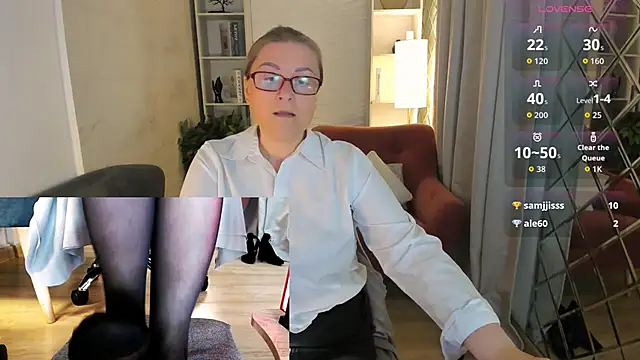 Snapshot of Alexandra_Kind chatting on June 18, 2026, 8:47 pm Alexandra Kind online show from June 18, 2026, 8:47 pm