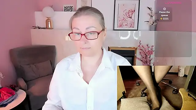 Snapshot of Alexandra_Kind chatting on July 16, 2026, 8:39 pm Alexandra Kind online show from July 16, 2026, 8:39 pm