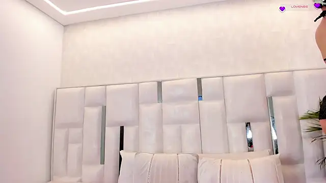 Snapshot of imnikaa_ chatting on May 24, 2026, 1:11 pm imnikaa online show from May 24, 2026, 1:11 pm